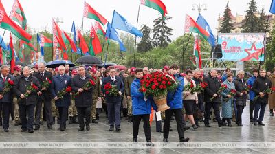 Flower ceremony at Victory Monument in Minsk