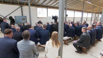 Lukashenko hosts an offsite seminar in Minsk District to discuss agriculture
