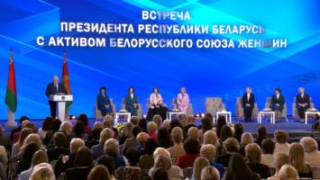 Lukashenko meets with activists of the Belarusian Women’s Union

