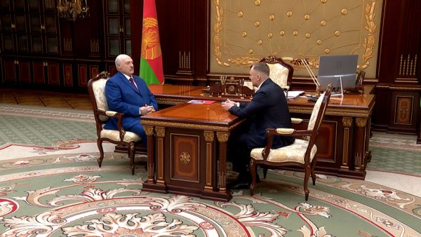 Lukashenko urges agricultural sector to invest in production, land