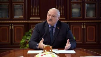 Lukashenko hears report on development of national highways