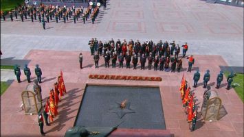 Lukashenko, other foreign leaders lay flowers at Tomb of Unknown Soldier in Moscow