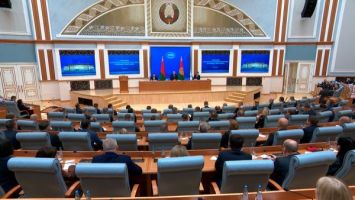 Lukashenko meets with Belarus’ National Bank management, heads of commercial banks