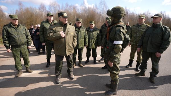 Lukashenko inspects combat readiness of Belarusian army units
