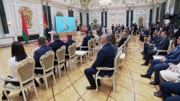 Lukashenko presents inaugural State Quality Mark awards