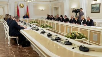 
Lukashenko calls on delegates to engage in 2030 program discussion 
