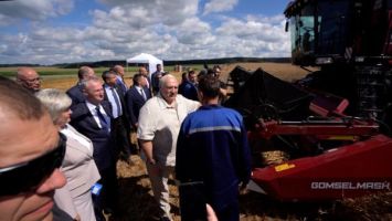 Lukashenko urges maximum harvesting pac