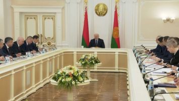Lukashenko hosts a government conference to discuss effective mining of mineral resources

