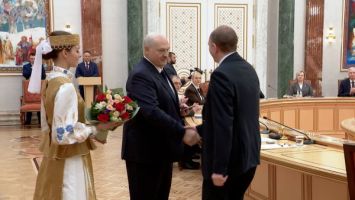 Lukashenko presents Doctor of Science diplomas, professor certificates
