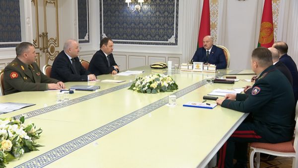 Lukashenko convenes meeting to discuss Belarus’ foreign trade in 2025