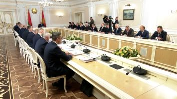 Lukashenko convenes meeting with Council of Ministers