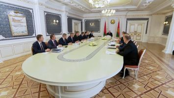 Amkodor financial recovery plan presented to Lukashenko