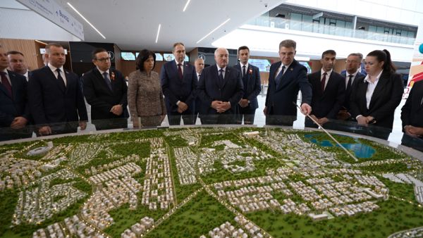 Lukashenko suggests permanent display of national achievements at Minsk exhibition center