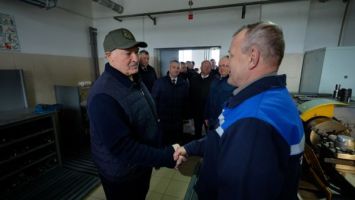 Lukashenko visits Zarya state farm