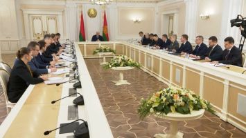 Lukashenko hosts meeting to discuss new price regulation system