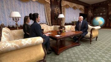 Lukashenko meets with Belarusian women, who are getting ready for a space flight
