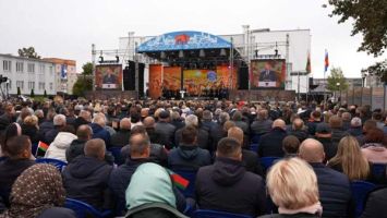 Lukashenko awards outstanding agricultural workers during a harvest festival in Mikashevichi
