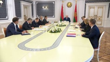 
 Lukashenko holds meeting on international issues 