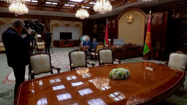 Lukashenko receives report from Belarusian customs chief