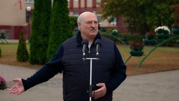 Lukashenko talks about drones in the air during his helicopter’s flight across Belarus
