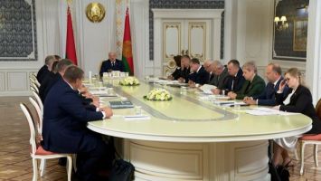 Lukashenko holds meeting to discuss efficiency of Belarus' retail system