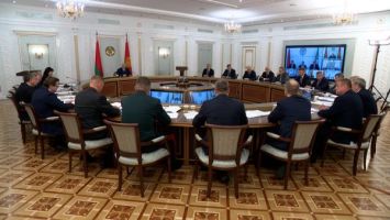 Lukashenko demands a military-style approach to the current harvesting campaign