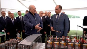 
Lukashenko visits mining and processing complex in Lyuban District



