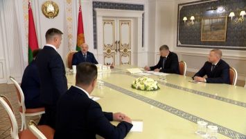 Lukashenko tells scientists and manufacturers to work together
