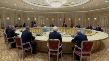Lukashenko meets with the governor of Russia’s Bryansk Oblast