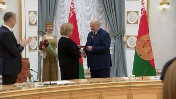 Lukashenko presents Doctor of Science diplomas, professor certificates