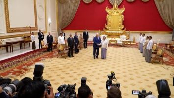 Lukashenko meets with Min Aung Hlaing in Presidential Palace in Naypyidaw