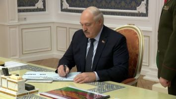 Lukashenko signs documents on protecting the state border in 2024
