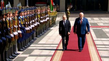 Aleksandr Lukashenko and Vladimir Putin meet in the Palace of Independence in Minsk
