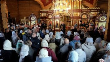 Lukashenko visits Church of St. Nicholas the Wonderworker on Easter