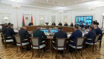 Lukashenko hosts meeting to discuss harvesting, storm relief effort
