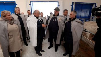 Lukashenko wants cheaper dairy complexes built in Belarus
