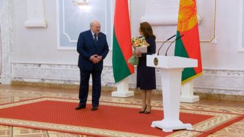 Lukashenko swears in a new Constitutional Court judge
