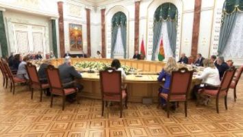 
 Lukashenko urges Constitutional Court to take lead in implementing constitutional provisions
 