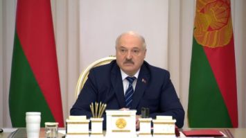 Lukashenko to officials: We should protect sovereign Belarus with our work, blood, and lives
