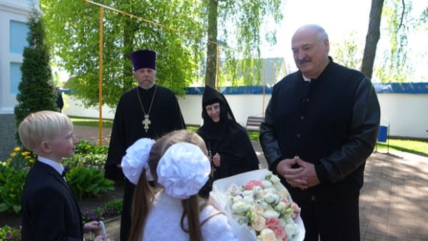 Lukashenko visits St. Ilya Church in Orsha on Easter