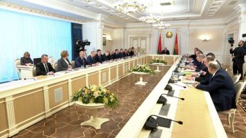 Lukashenko: Vitebsk Oblast needs step-by-step anti-crisis strategy