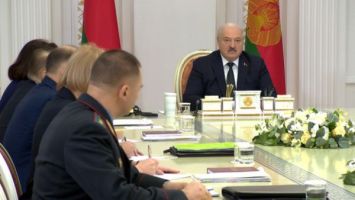 Lukashenko hosts a conference to discuss an amnesty timed to the 80th anniversary of Belarus’ liberation

