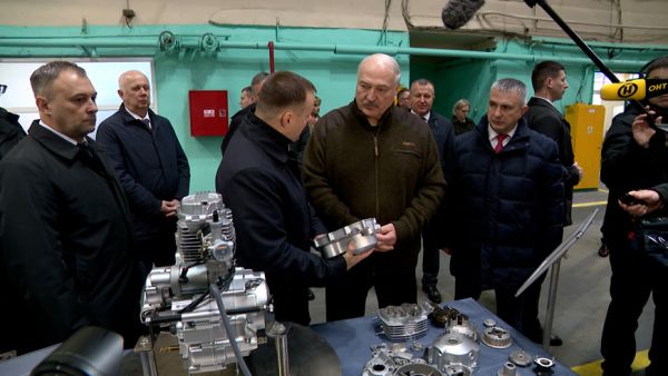 Lukashenko demands clear vision for Belarus' engine-building industry