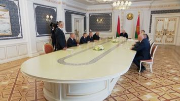 Lukashenko: Local authorities must deliver results, treat people fairly