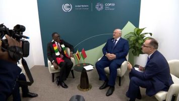 Lukashenko meets with Zimbabwe president in Baku