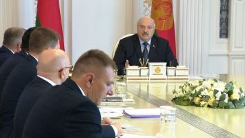 Lukashenko satisfied with performance of industrial sector, warns against complacency