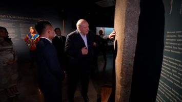 Lukashenko goes on a tour of the Chinggis Khaan National Museum
