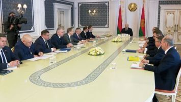 Lukashenko sets ambitious goals for domestic oil industry