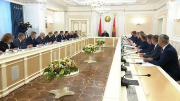 Lukashenko convenes meeting with Council of Ministers